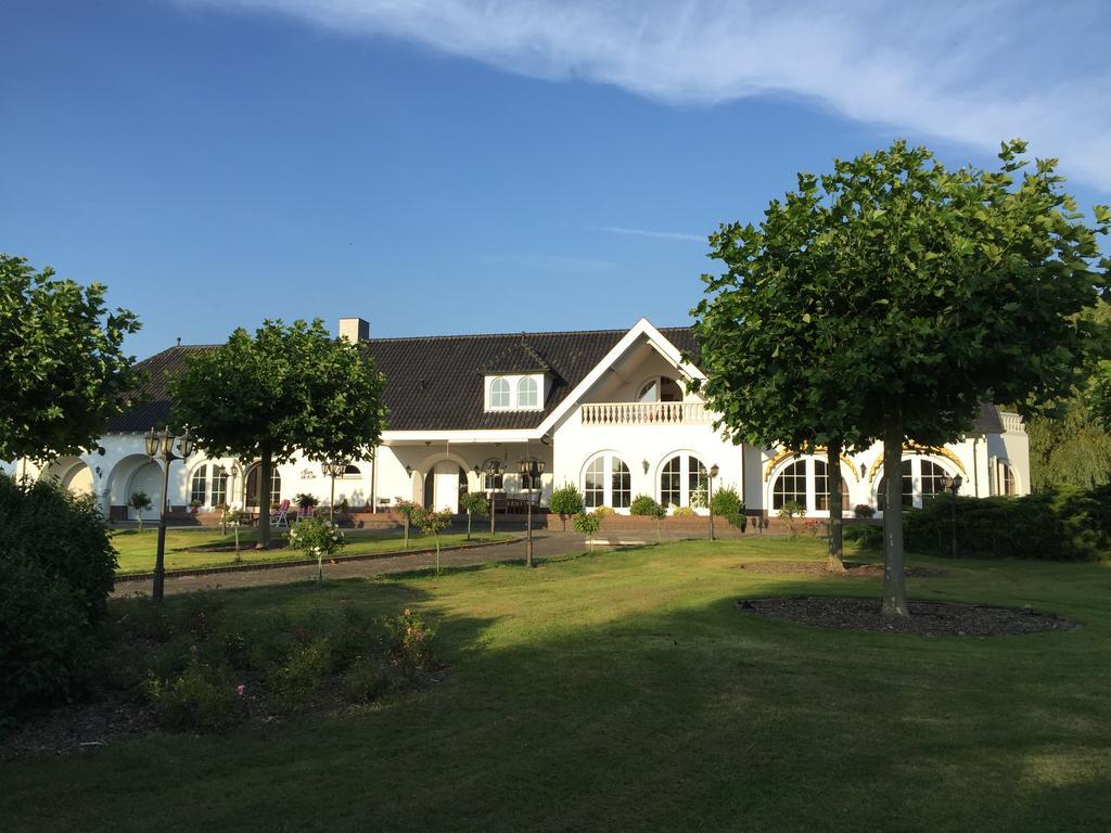 Apartment Maasheuvel Arcen Bagian luar foto